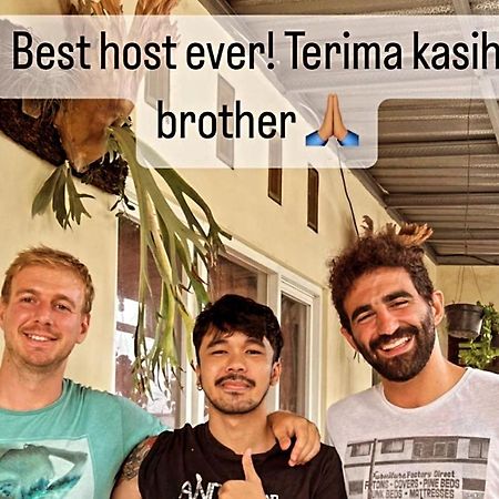 Griya Backpacker Pak Yon Bed and Breakfast Malang Exteriör bild