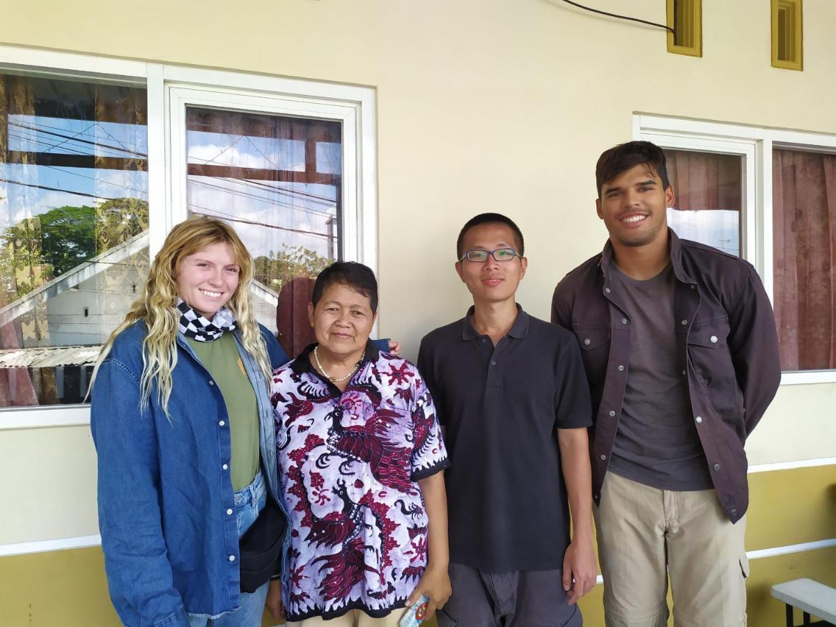 Griya Backpacker Pak Yon Bed and Breakfast Malang Exteriör bild