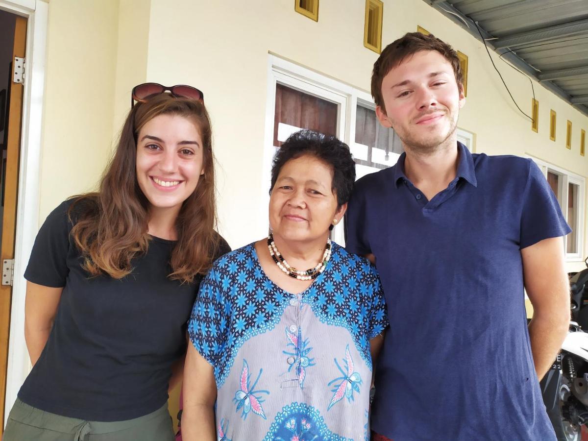 Griya Backpacker Pak Yon Bed and Breakfast Malang Exteriör bild
