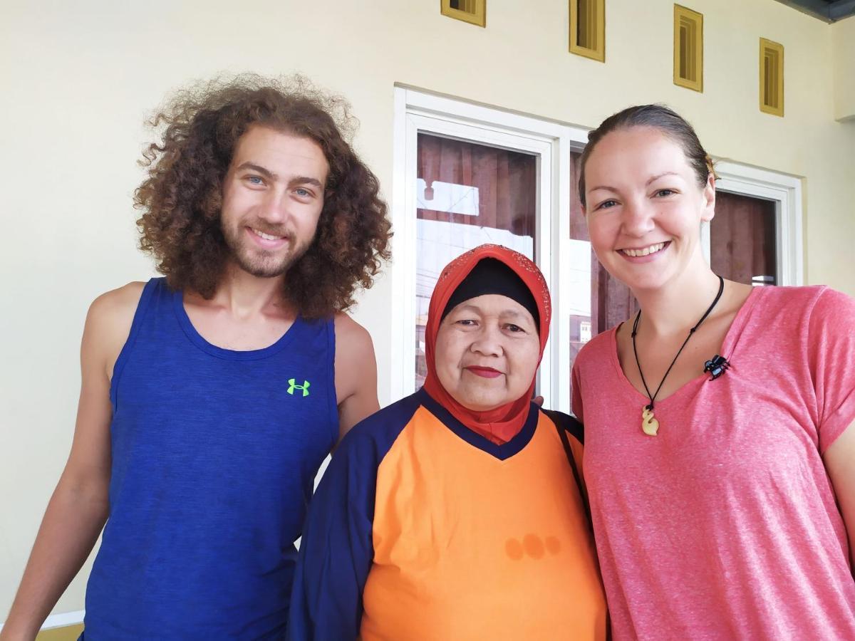 Griya Backpacker Pak Yon Bed and Breakfast Malang Exteriör bild