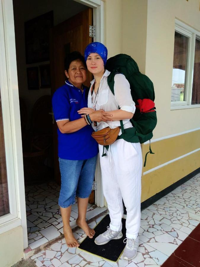 Griya Backpacker Pak Yon Bed and Breakfast Malang Exteriör bild