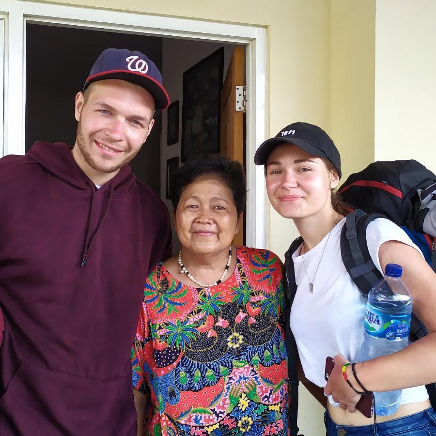 Griya Backpacker Pak Yon Bed and Breakfast Malang Exteriör bild