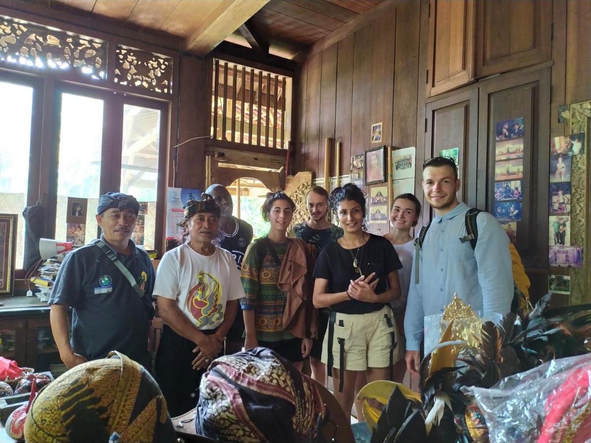 Griya Backpacker Pak Yon Bed and Breakfast Malang Exteriör bild