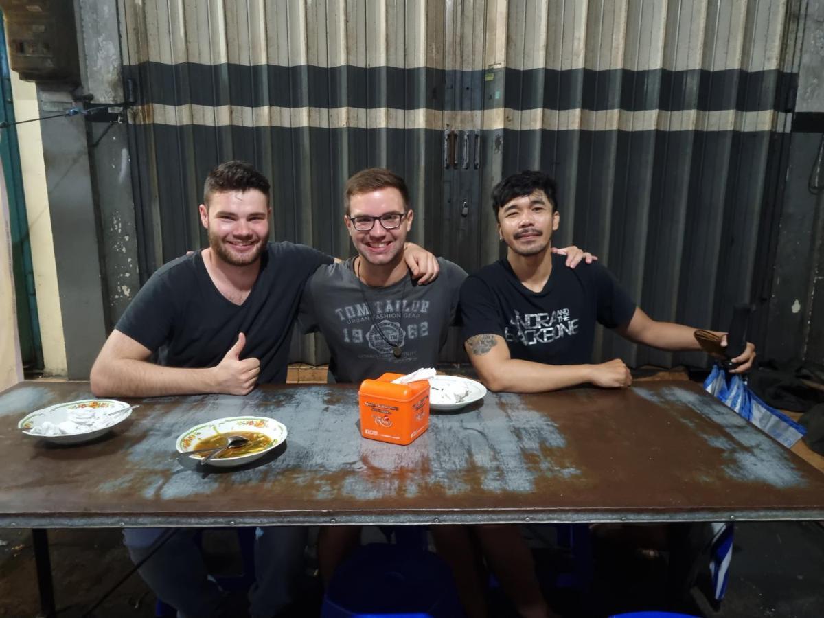 Griya Backpacker Pak Yon Bed and Breakfast Malang Exteriör bild